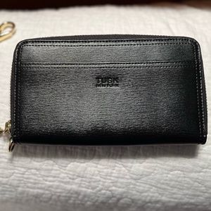Tusk gusseted zip wallet